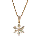 Halskette mit Anhänger in Form einer sich drehenden, eisbedeckten Schneeflocke